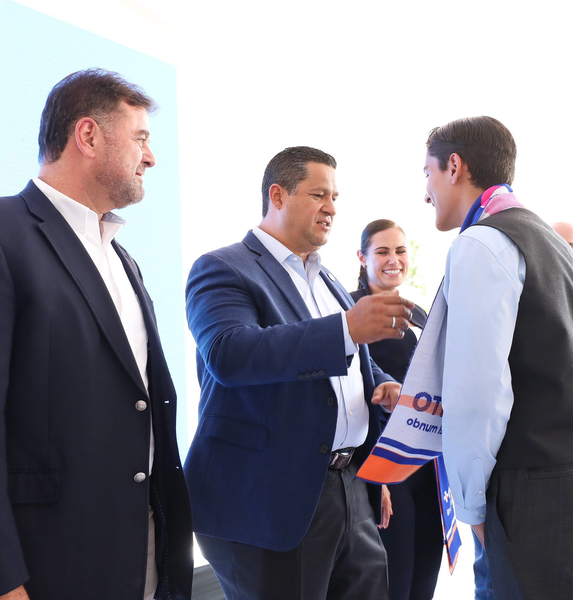 Diego Sinhue en la entrega del programa JuventEsGto