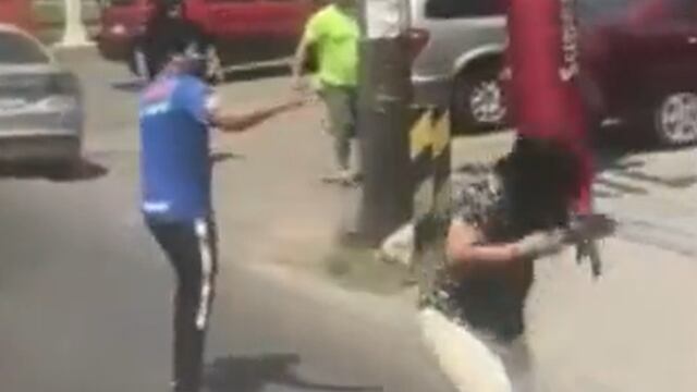 Riña en Escobedo: Joven golpea a una mujer