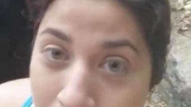 La selfie de la joven y el oso negro en Chipinque.