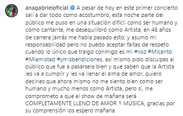 Ana Gabriel se disculpa por hablar de AMLO en vez de cantar.