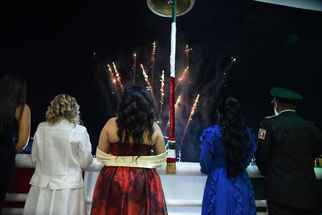 Karla Fiesco conmemora el 213 aniversario de la Independencia de México