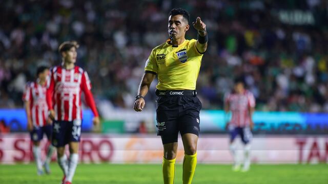 Adonai Escobedo, el árbitro antichiva: su historial cuando le pita al Rebaño Sagrado.