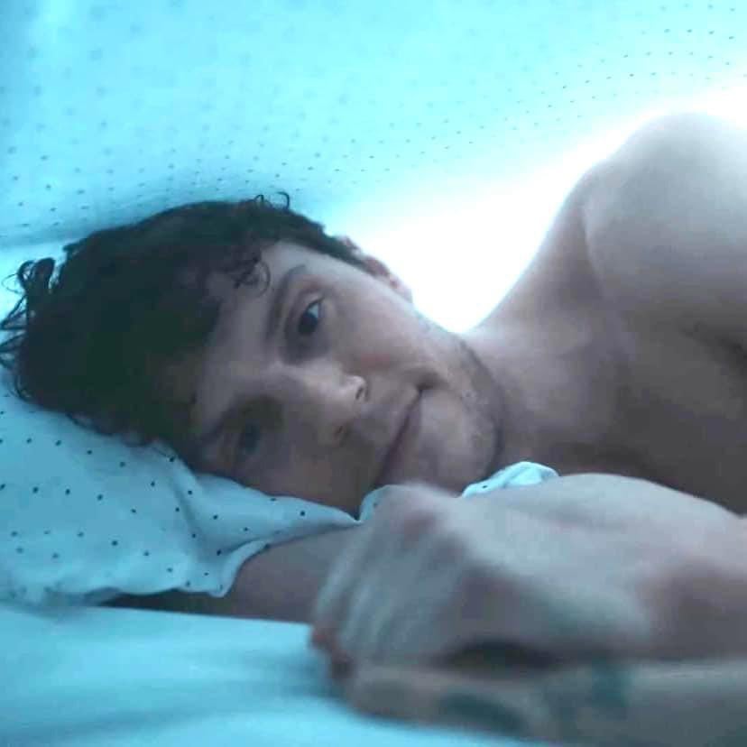 Evan Peters protagoniza we can’t be friends, la nueva canción de Ariana Grande con referencias a Eternal Sunshine of the Spotless Mind