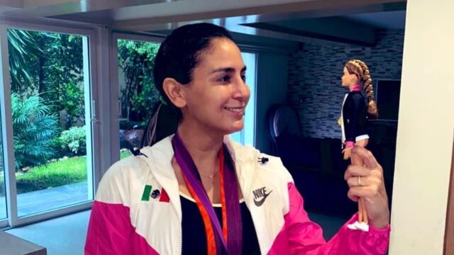 Paola Espinosa presenta su propia muñeca Barbie