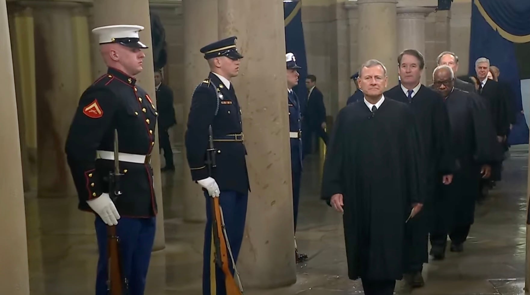 Llegada de ministros de la Suprema Corte