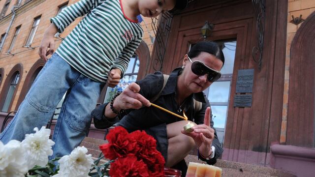 (Imagen ilustrativa) Ofrenda a fallecidos en Niza