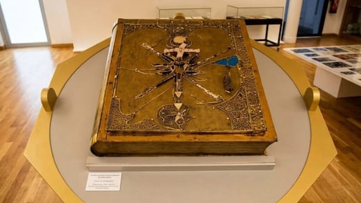 El insólito robo de “El Apocalipsis”, un libro de 210 kilos diseñado por Salvador Dalí
