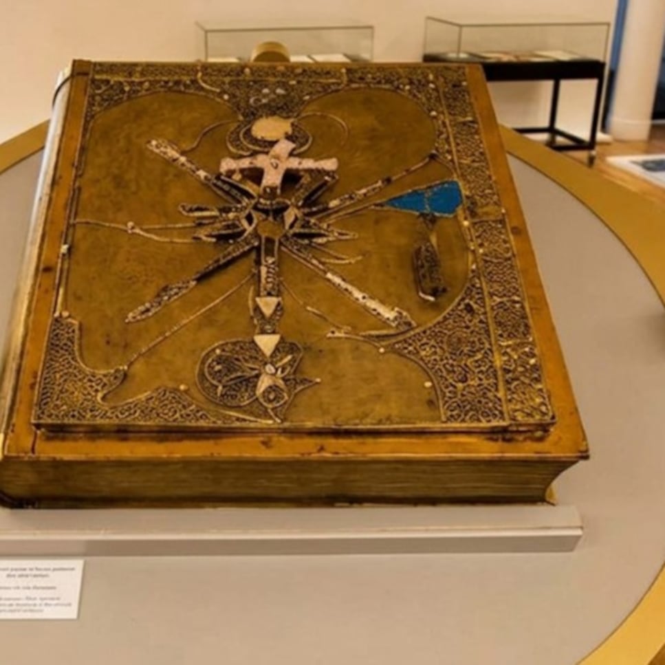 El insólito robo de “El Apocalipsis”, un libro de 210 kilos diseñado por Salvador Dalí