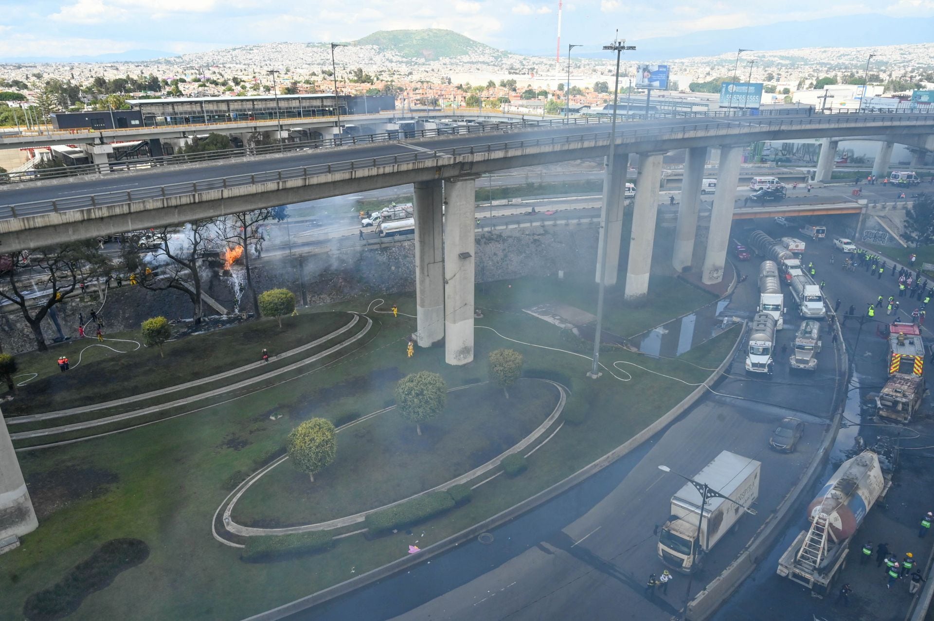 Explosión de pipa de gas en Puente de la Concordia en Iztapalapa.