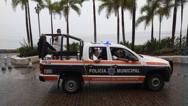 El huracán Patricia sigue ocasionando lluvias, fuertes vientos y oleaje elevado, por lo que aún no se levanta la alerta en Guerrero.

