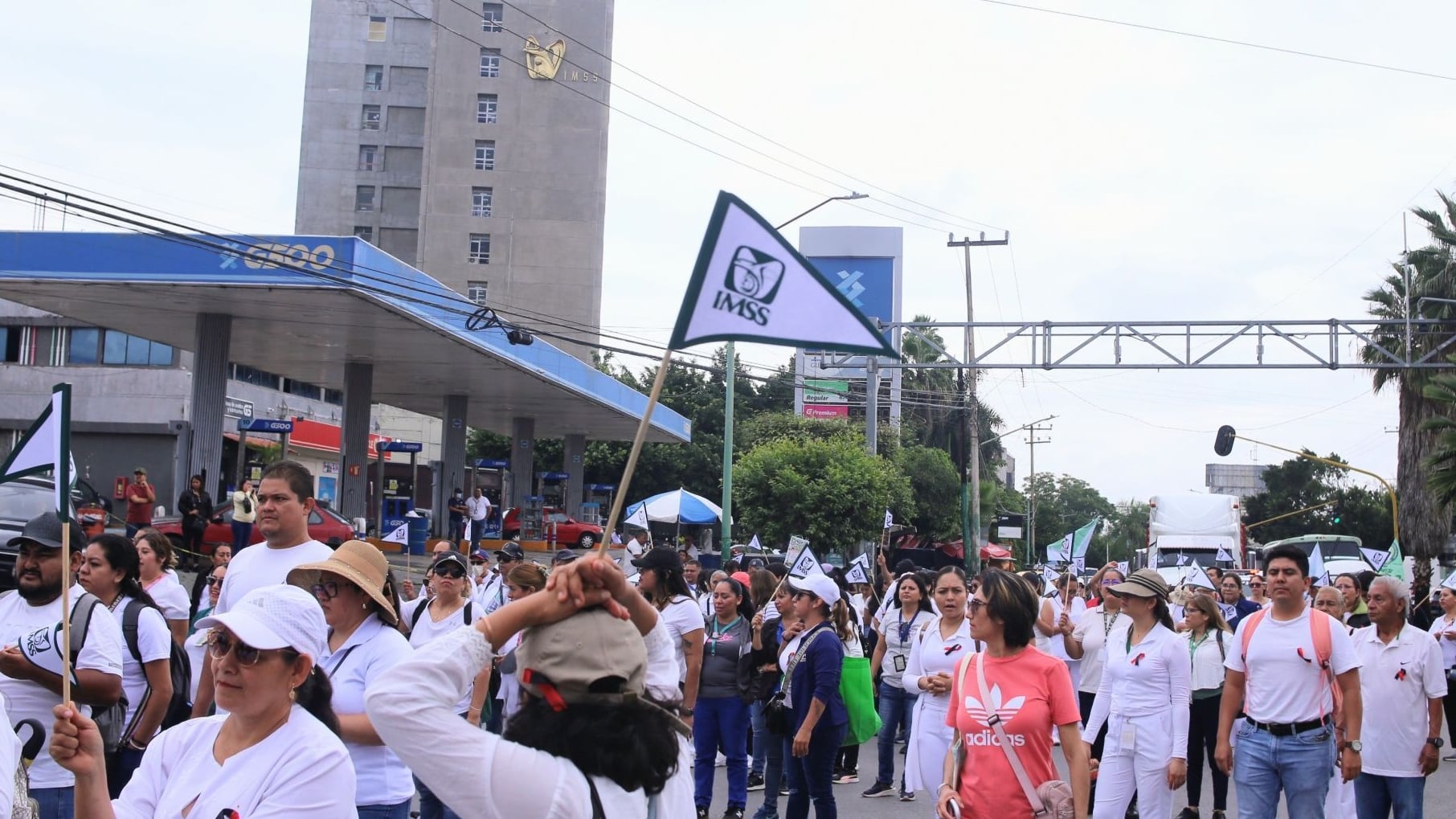 C5 de CDMX despliega operativo para seguir la marcha de trabajadores del IMSS