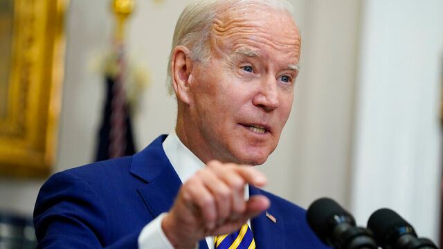Joe Biden perdonará la deuda estudiantil a quienes ganen menos de 2 millones 500 mil pesos al año
