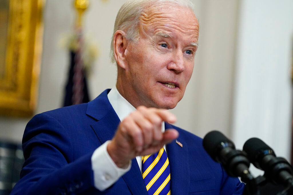 Joe Biden perdonará la deuda estudiantil a quienes ganen menos de 2 millones 500 mil pesos al año