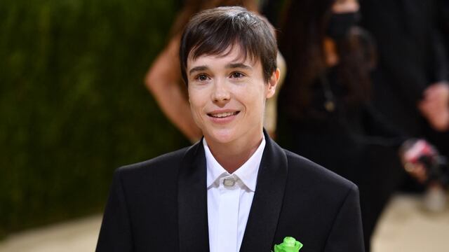 Elliot Page portó una flor verde en la Met Gala 2021
