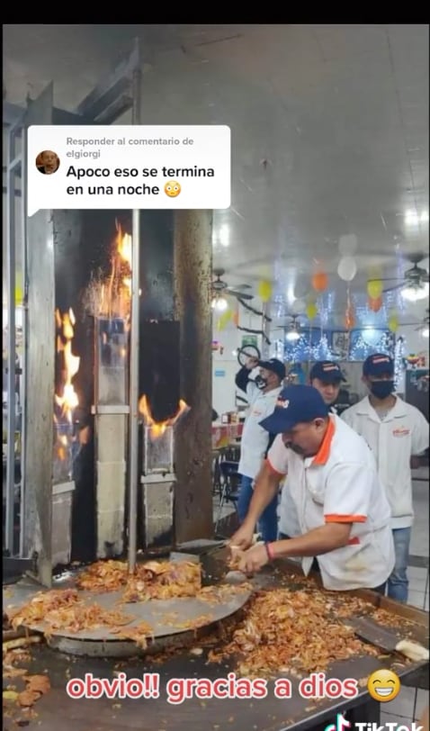 El trompo gigante de tacos al pastor