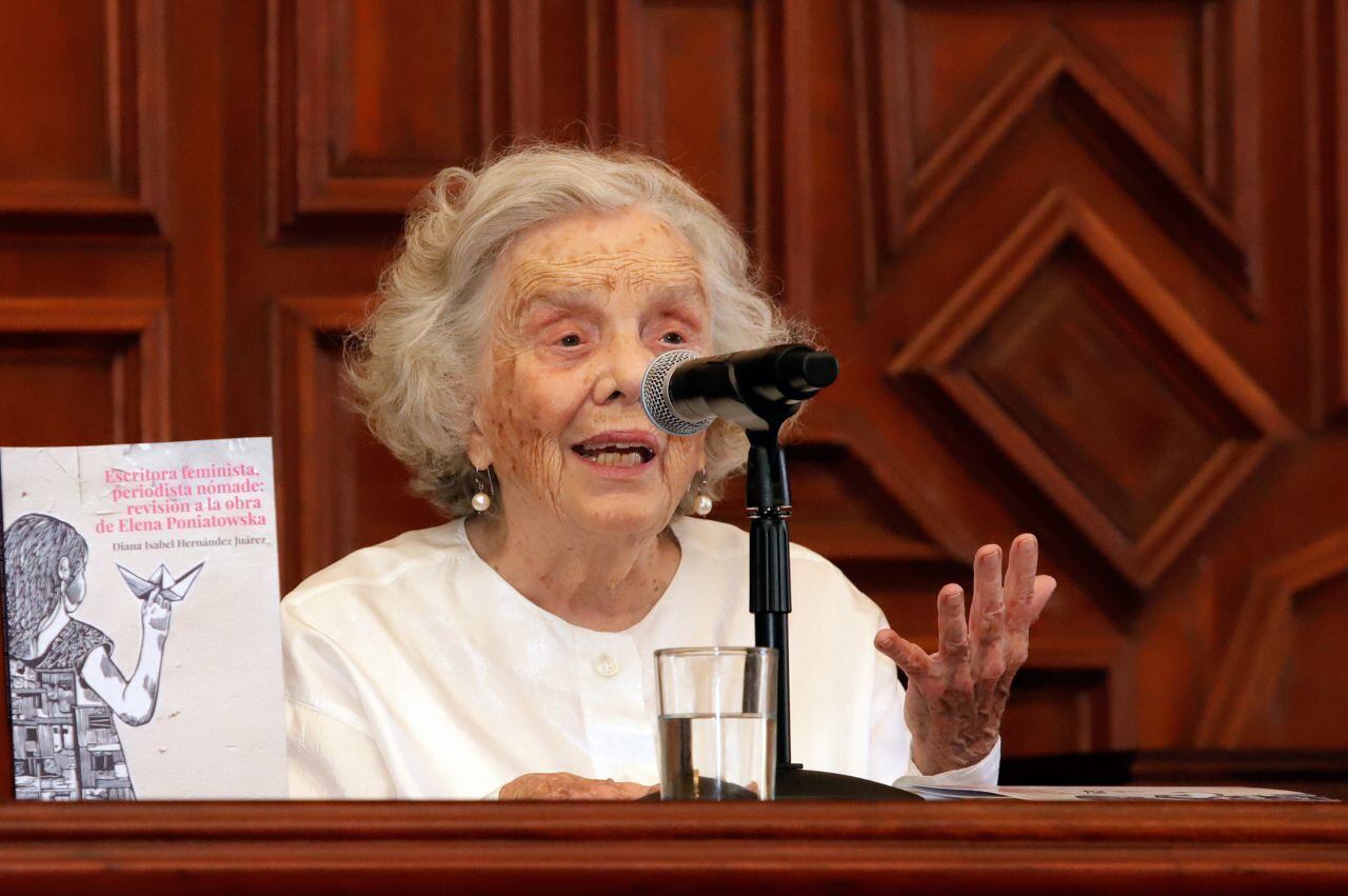 Elena Poniatowska en Feria Nacional del Libro Fenali BUAP 2022