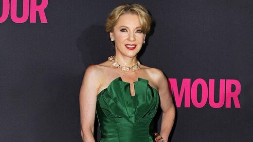 Constanza Creel, hija de Edith González, le canta a su mamá en su tumba a 3 años de su muerte