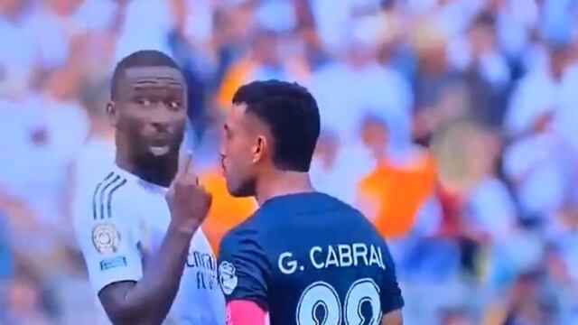 Captan el insulto racista que Gustavo Cabral le dijo a Rüdiger que desató la furia del alemán