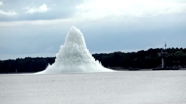 Explosión de bomba de la Segunda Guerra Mundial