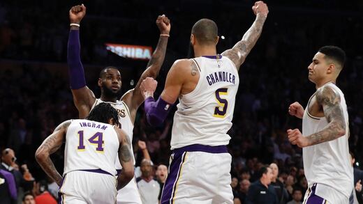 Joshua Kushner va por los Lakers en una operación récord de 12,500 millones