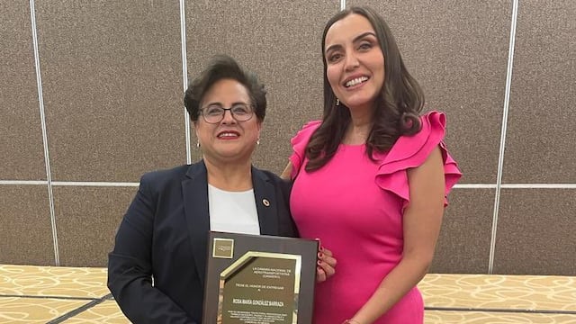 Diana Olivares, presidenta de la CANAERO y Rosa María González Barraza, gerente de finanzas de Air Canadá