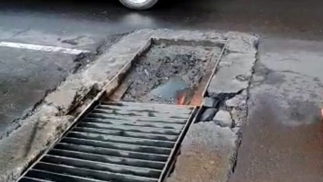 Muere motociclista al caer en registro sin tapa sobre Eje 5 Poniente, en Álvaro Obregón