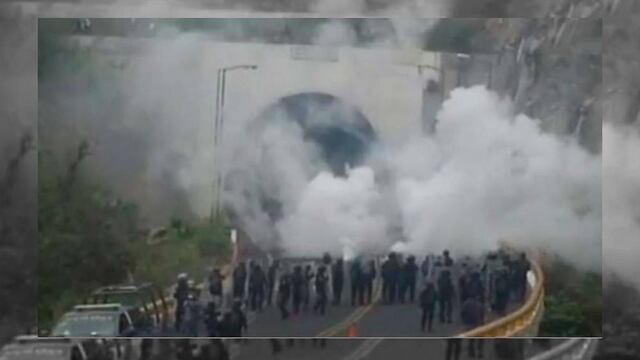 Antimotines nos agredieron con gas lacrimógeno: Padre de normalista