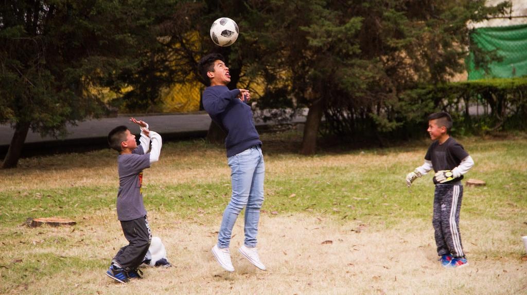 Niños jugando en un parque de la CDMX