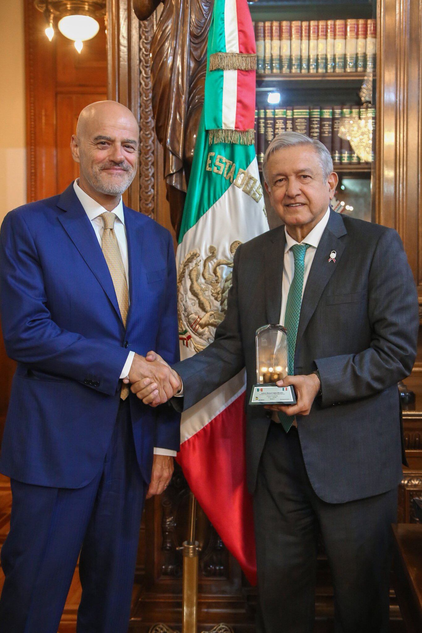 El presidente AMLO con Claudio Descalzi, director general de Eni México, en 2019.