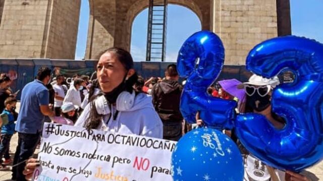 Carteles en marcha por Octavio Ocaña