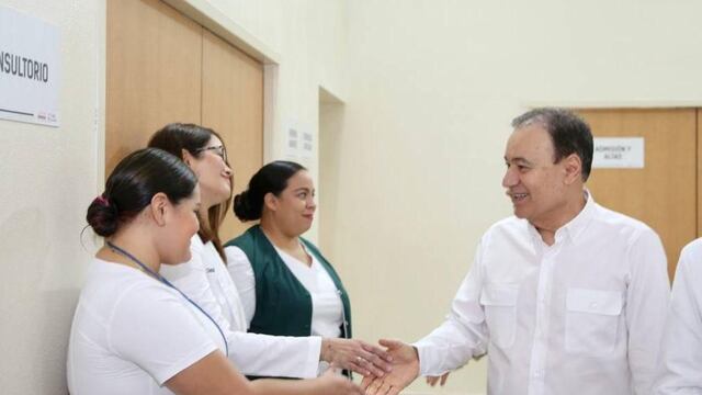 Alfonso Durazo con trabajadores de la Salud en Sonora