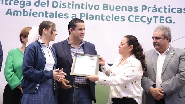 Diego Sinhue Rodríguez visitó escuelas de León