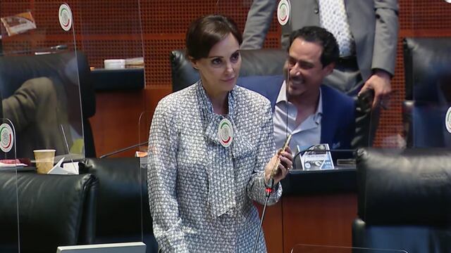 Lilly Téllez reproduce "ruidos de borrego" de AMLO