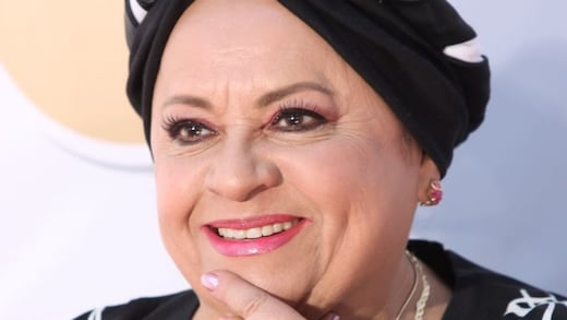 Lucila Mariscal da primeros pasos tras cirugía de cadera