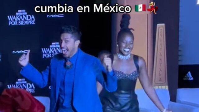 Tenoch Huerta y Lupita Nyong’o bailando en la premier de Black Panther: Wakanda Forever