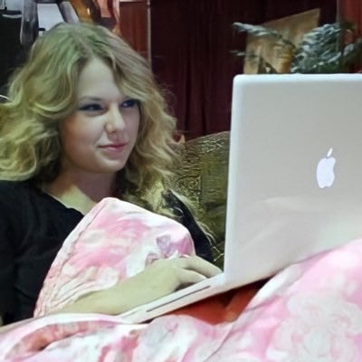 Meme de Shakira vs Clara Chia y Gerard Piqué tras la Music Session #53 con BZRP