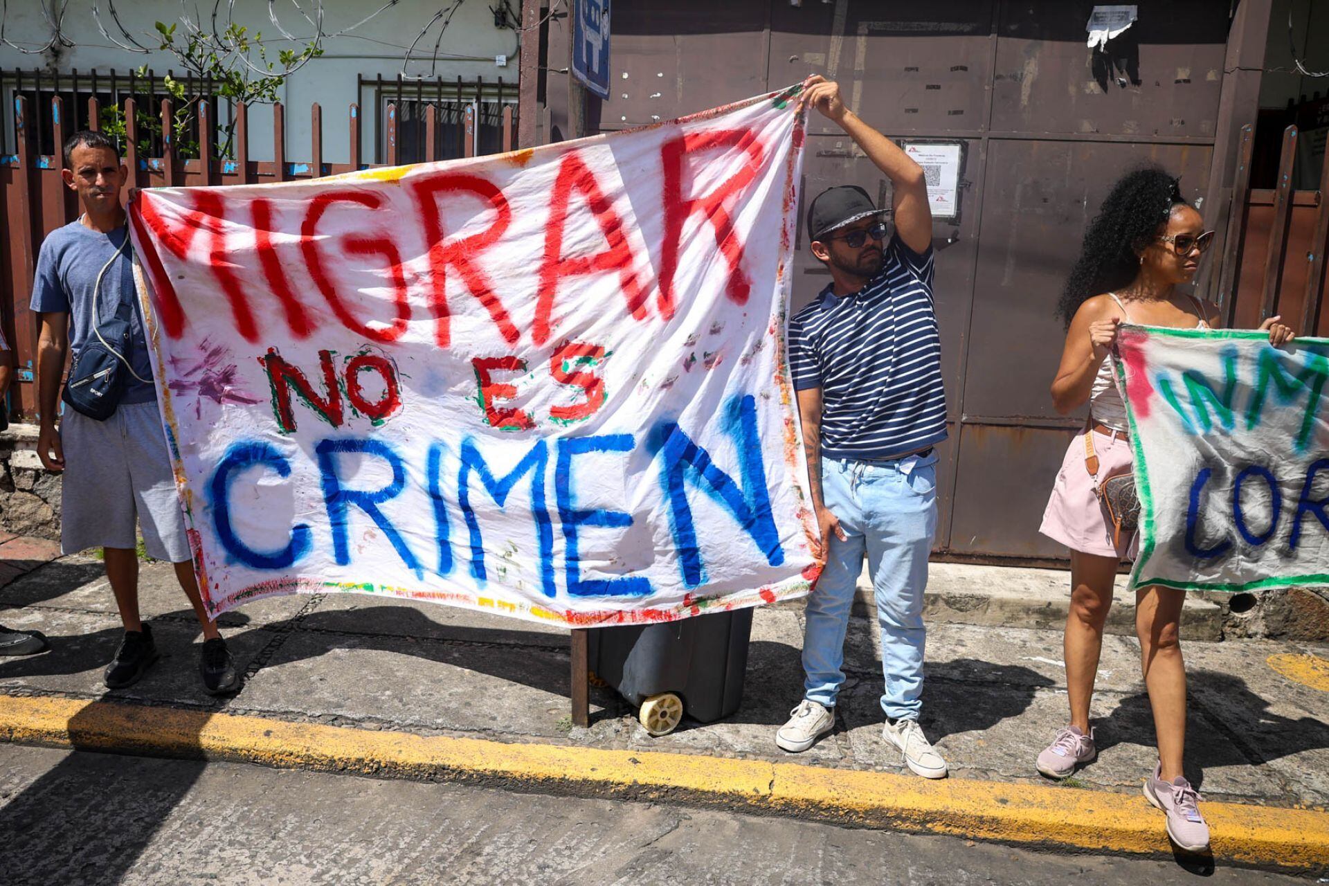 Intentos de migración a Estados Unidos desde México caen 80%