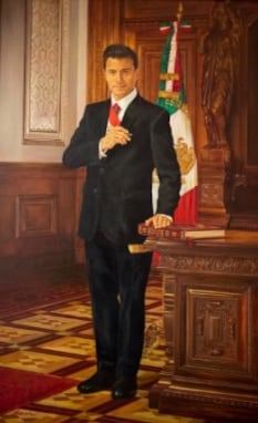 AMLO ya planea su retrato presidencial y comentó que fondo tendrá