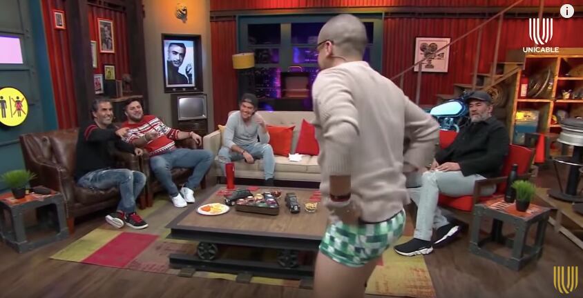 Mauricio Mancera enseña los calzones