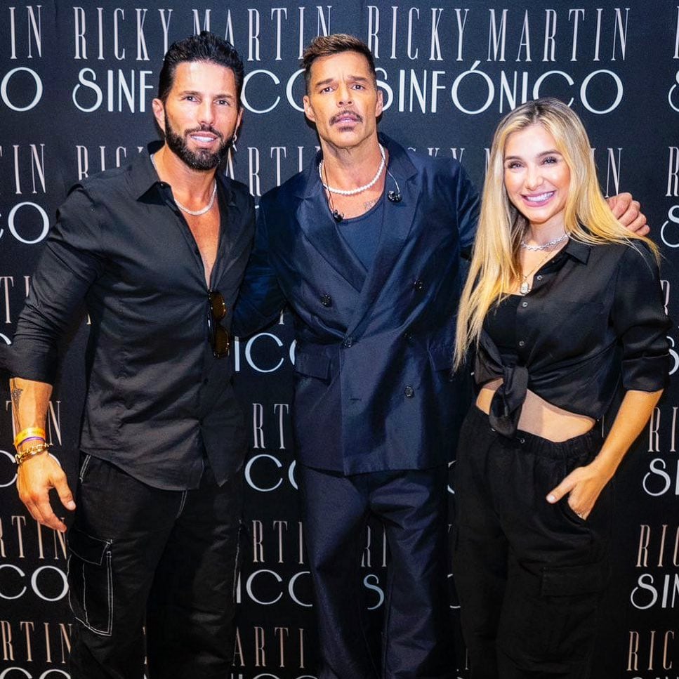 Poncho de Nigris junto a Ricky Martin y Marcela Mistral