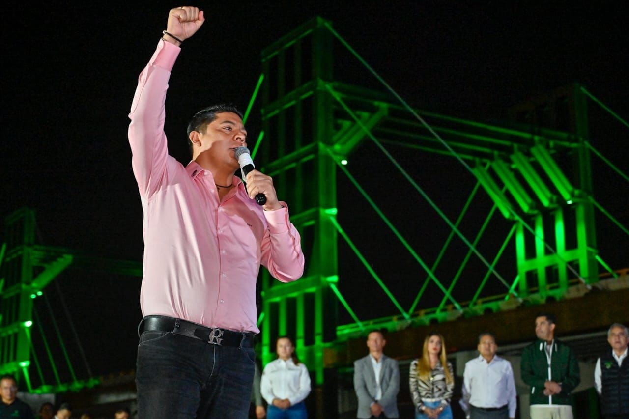 Ricardo Gallardo Cardona inaugura sistema atirantado en el puente de Circuito Potosí