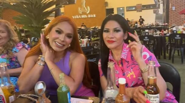 Grecia Monzón del clan de Las Perdidas y su mamá.