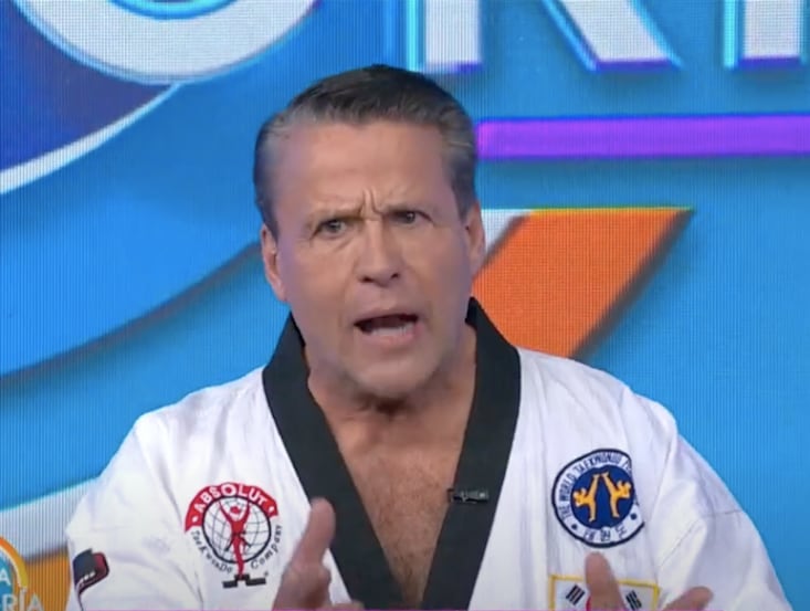 Alfredo Adame da clases de taekwondo tras perder en pelea callejera