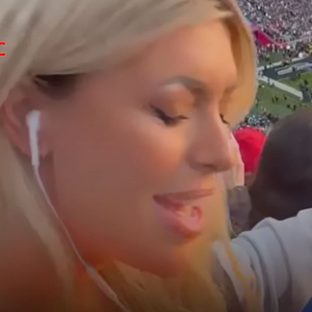 Así ignoró Amanda Vance a Bad Bunny y disfrutó el medio tiempo alternativo del Super Bowl 2026