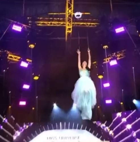 Laura Pérez en el momento del accidente en Miss Universe Latina El Reality.