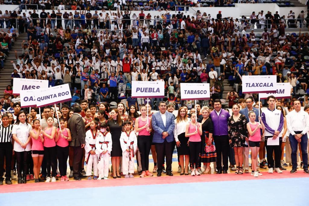 Sergio Salomón Céspedes inaugura en Puebla etapa regional de taekwondo y macro regional de básquetbol–frontón