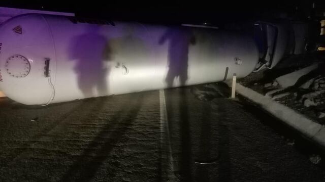 Volcadura de pipa en Michoacán