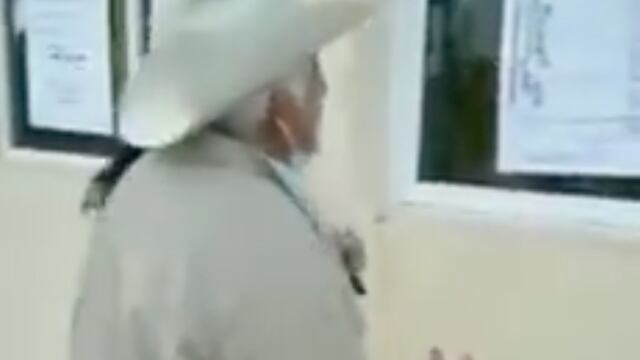 Celebración de un abuelo por las elecciones 2022 en Hidalgo