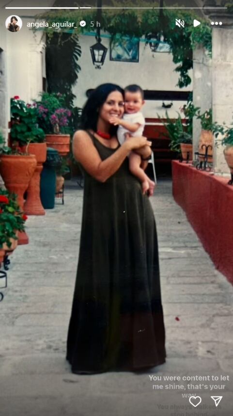 Ángela Aguilar y su mamá Aneliz Álvarez