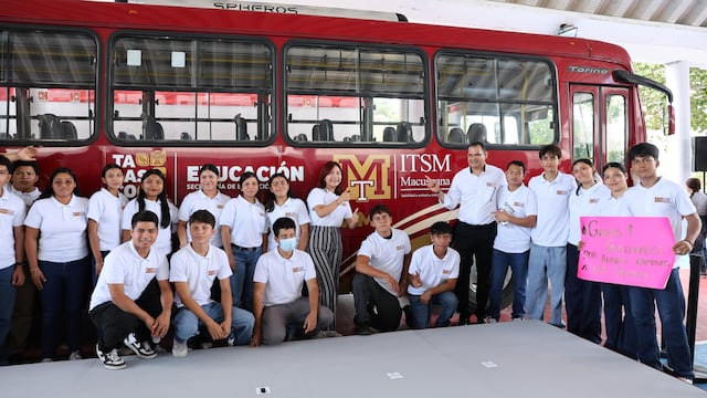 Javier May renueva transporte de universidades tecnológicas en Tabasco.